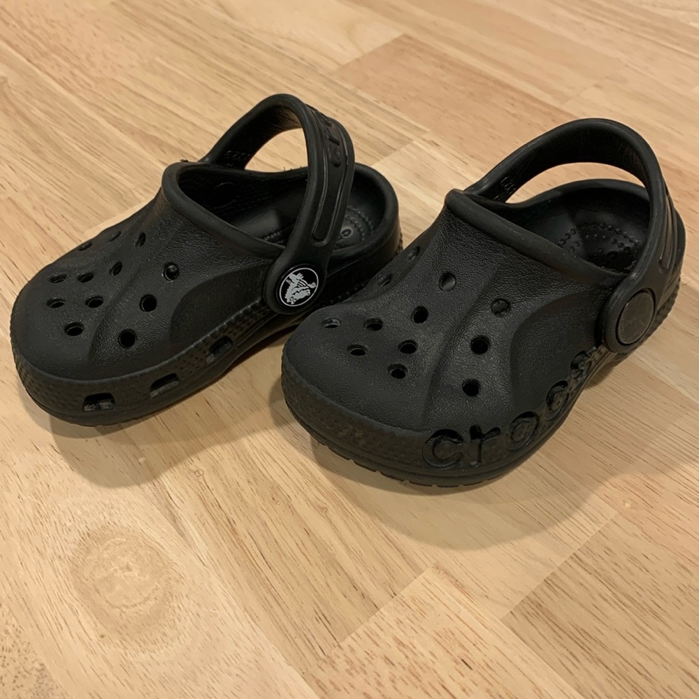 Black Crocs Toddler 4